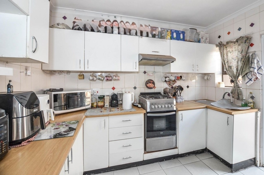 2 Bedroom Property for Sale in Labiance Estate Western Cape